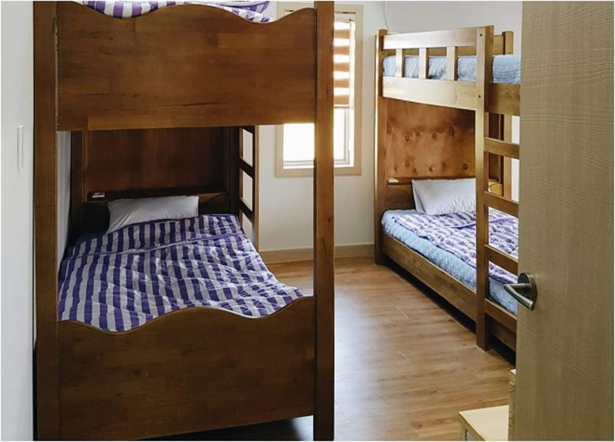 Two Wheels Guest House Seogwipo Ngoại thất bức ảnh